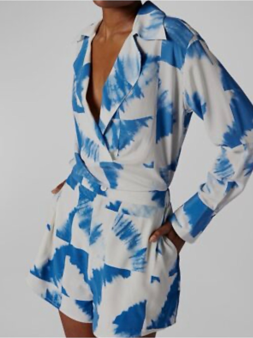 Equipment White And Blue 100% Silk Printed Shorts – Size 2